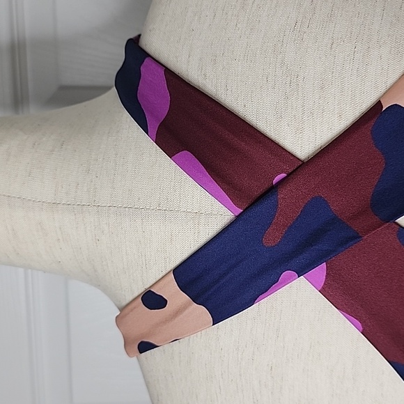 FABLETICS WOMAN'S SPORTS BRA - Picture 6 of 9